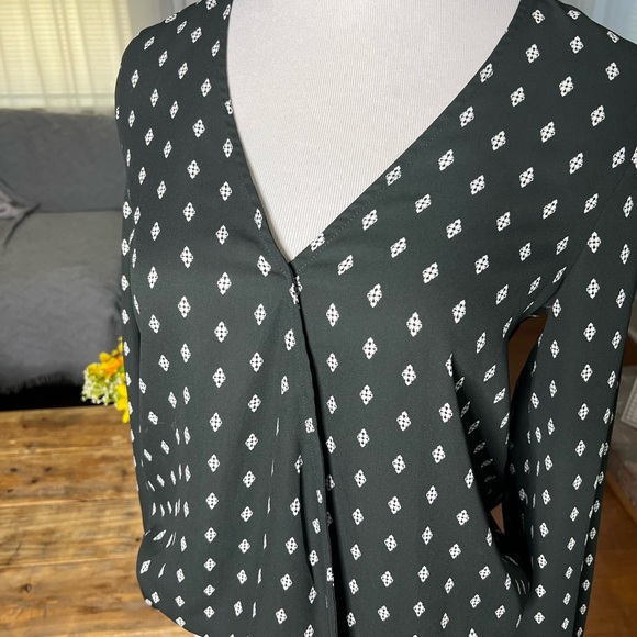 Vixbe diamond pattern faux wrap blouse - Picture 2 of 6